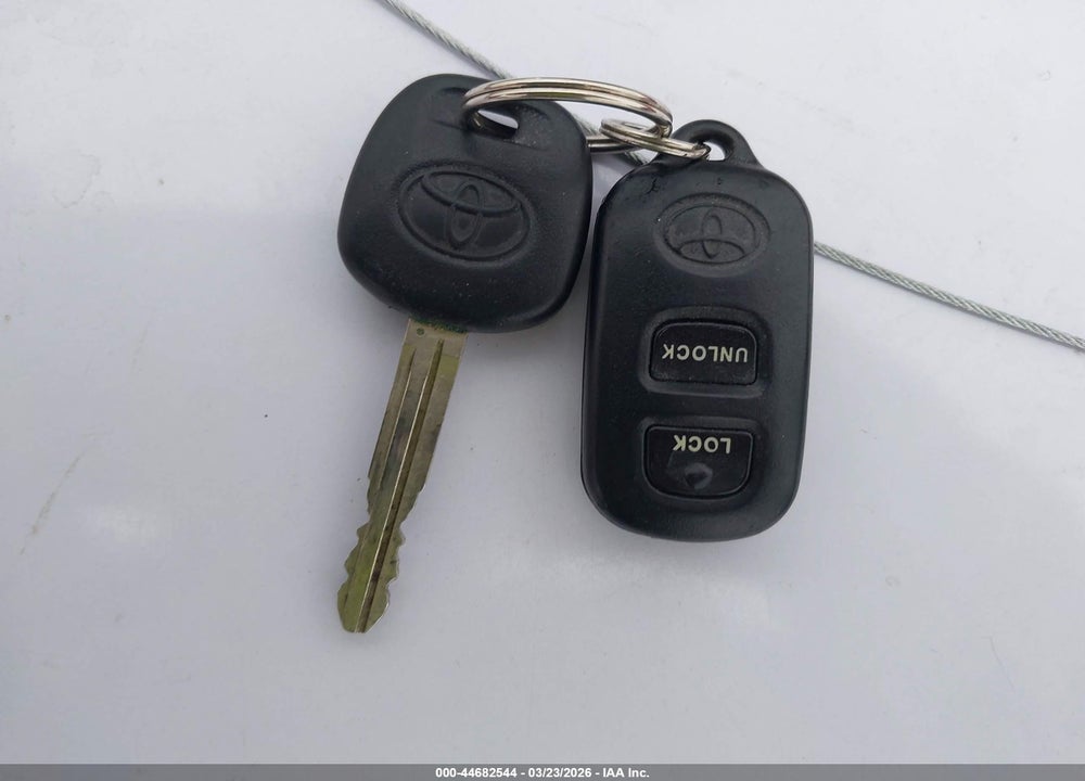 2005 TOYOTA COROLLA LE VIN: 2T1BR32E55C466867