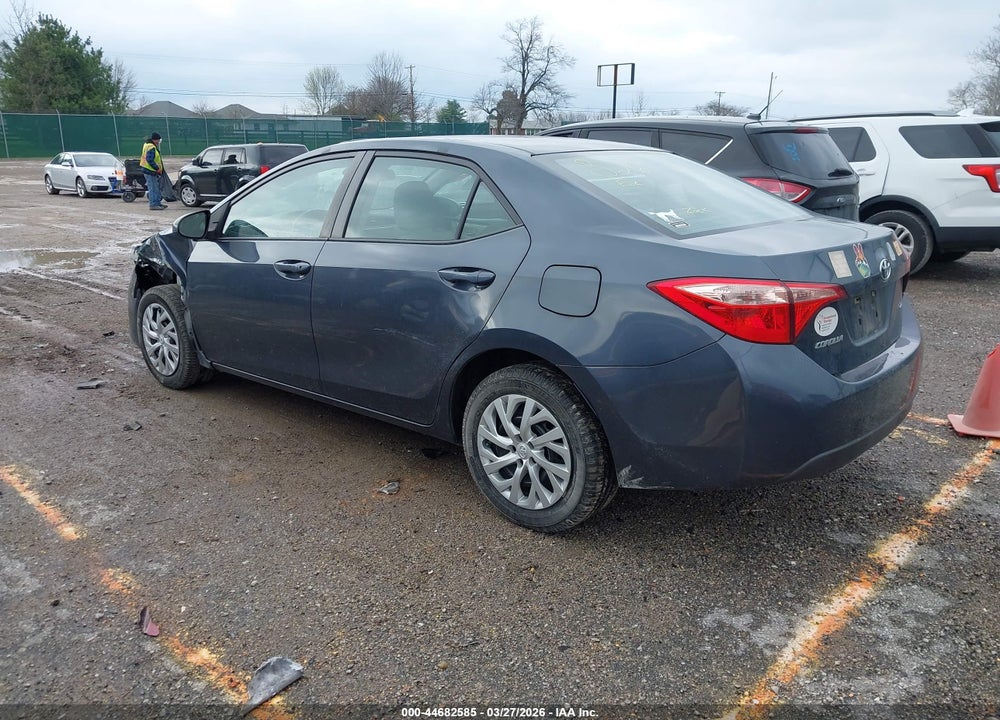 2018 TOYOTA COROLLA LE VIN: 5YFBURHE9JP746732