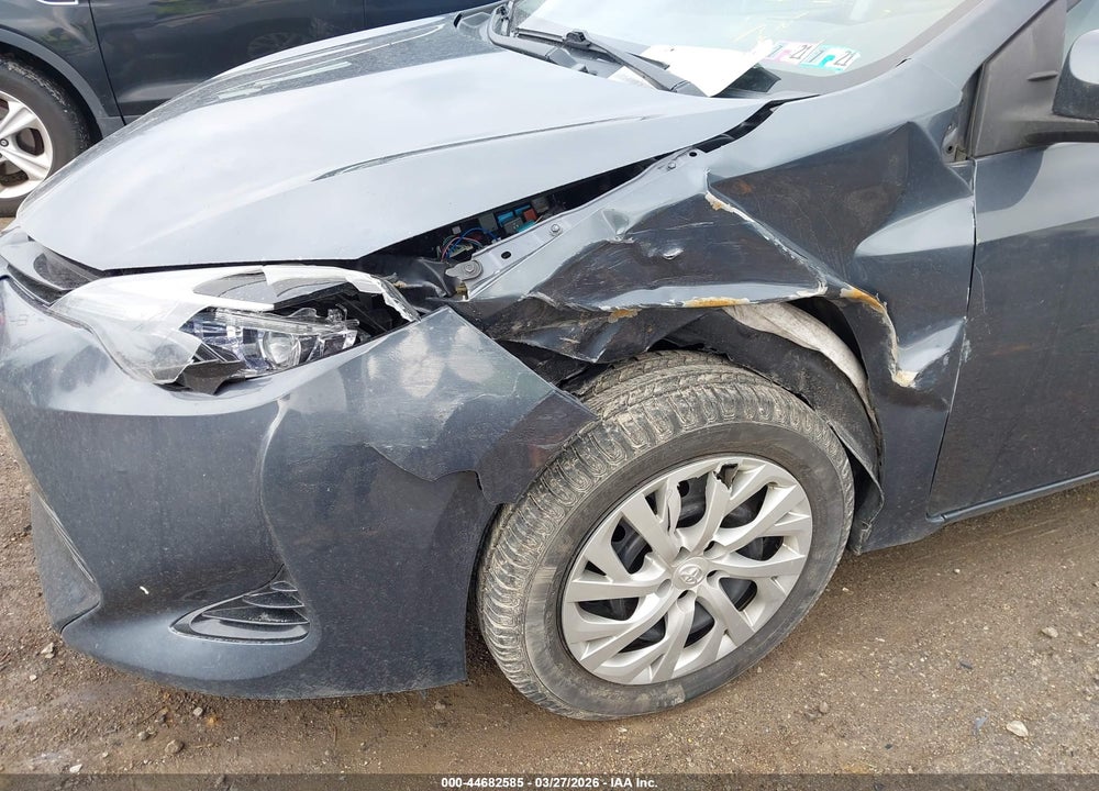 2018 TOYOTA COROLLA LE VIN: 5YFBURHE9JP746732