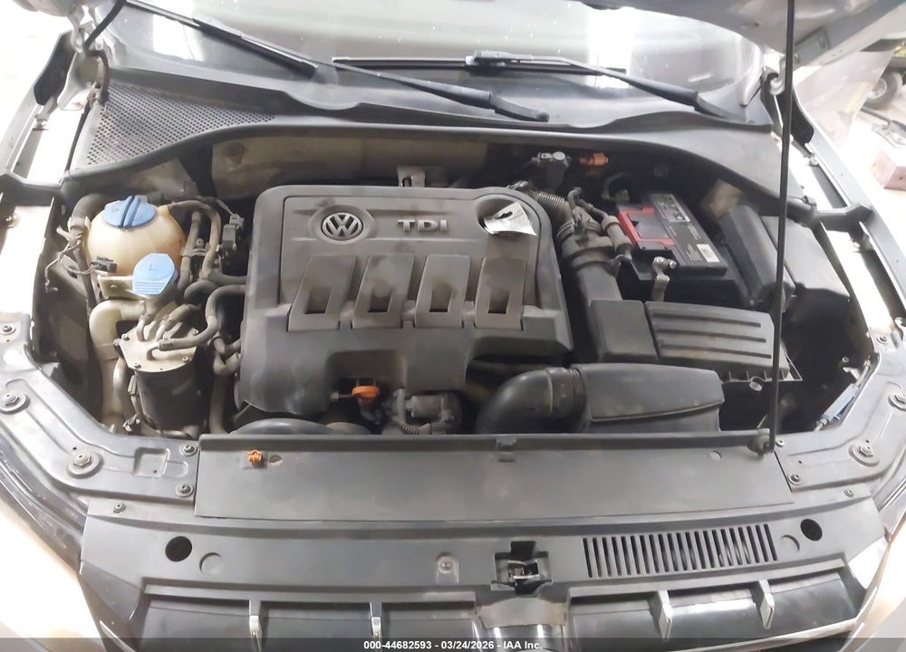2013 VOLKSWAGEN PASSAT 2.0L TDI SE VIN: 1VWBN7A37DC038256