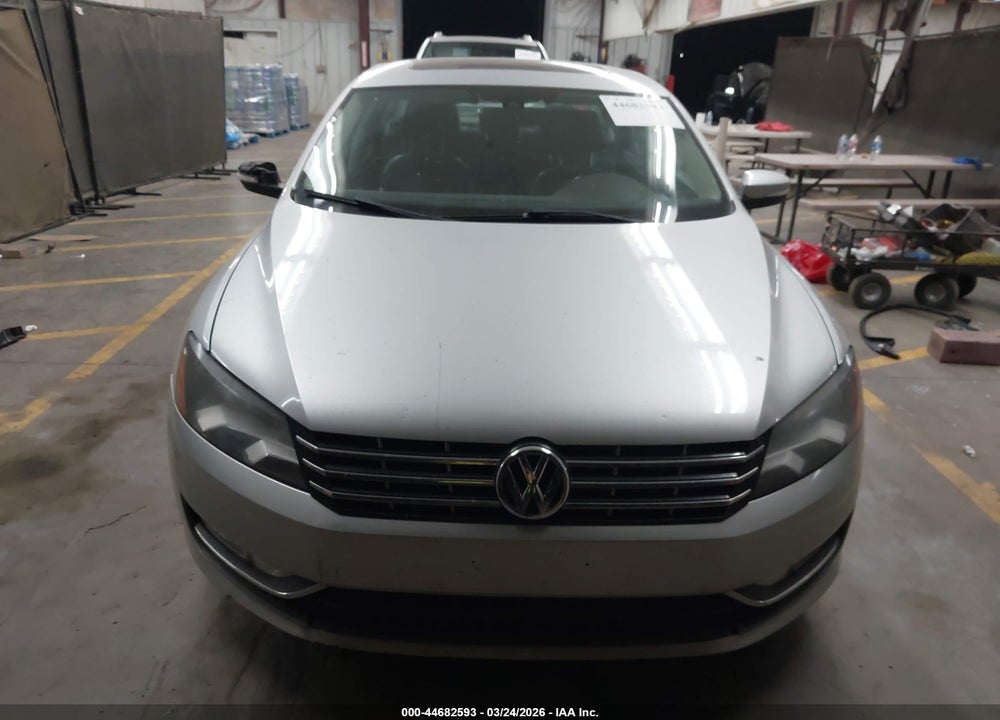 2013 VOLKSWAGEN PASSAT 2.0L TDI SE VIN: 1VWBN7A37DC038256