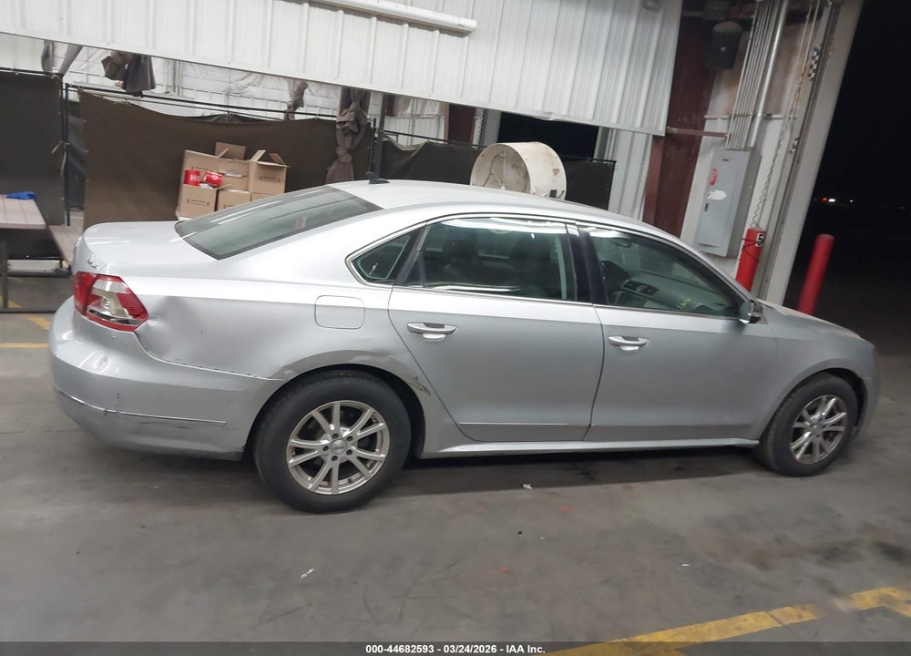 2013 VOLKSWAGEN PASSAT 2.0L TDI SE VIN: 1VWBN7A37DC038256