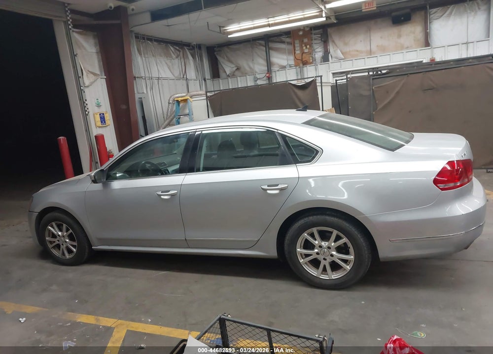 2013 VOLKSWAGEN PASSAT 2.0L TDI SE VIN: 1VWBN7A37DC038256