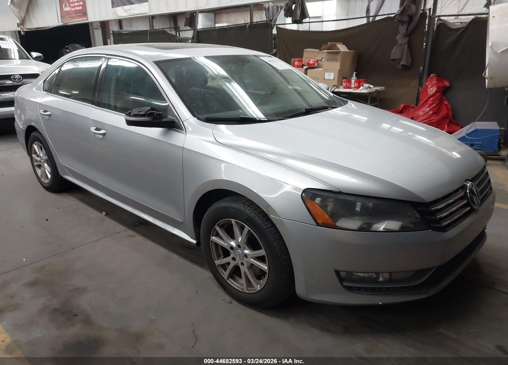 2013 VOLKSWAGEN PASSAT 2.0L TDI SE VIN: 1VWBN7A37DC038256