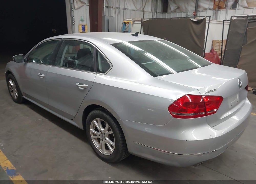 2013 VOLKSWAGEN PASSAT 2.0L TDI SE VIN: 1VWBN7A37DC038256