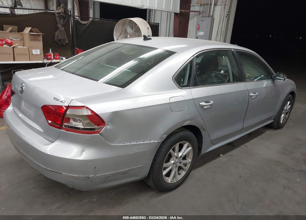 2013 VOLKSWAGEN PASSAT 2.0L TDI SE VIN: 1VWBN7A37DC038256