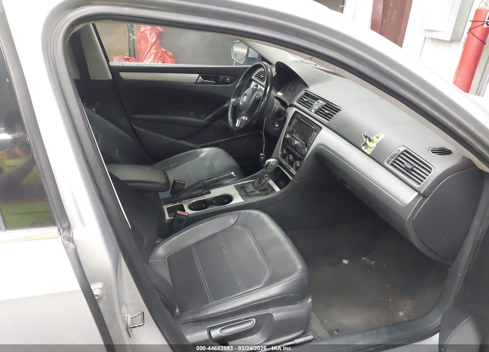 2013 VOLKSWAGEN PASSAT 2.0L TDI SE VIN: 1VWBN7A37DC038256