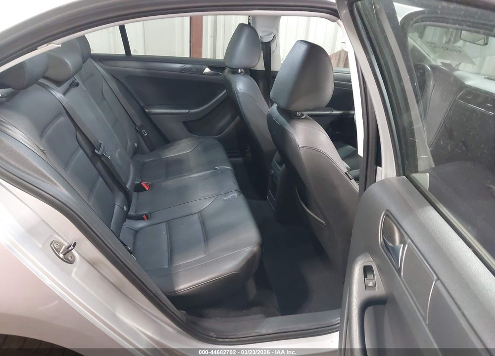 2011 VOLKSWAGEN JETTA 2.5L SE VIN: 3VWDX7AJ3BM397472