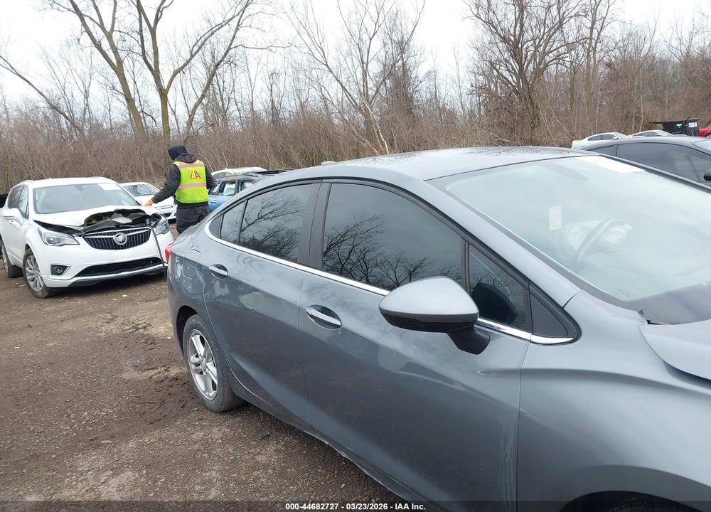 2018 CHEVROLET CRUZE LT AUTO VIN: 1G1BE5SM1J7121807