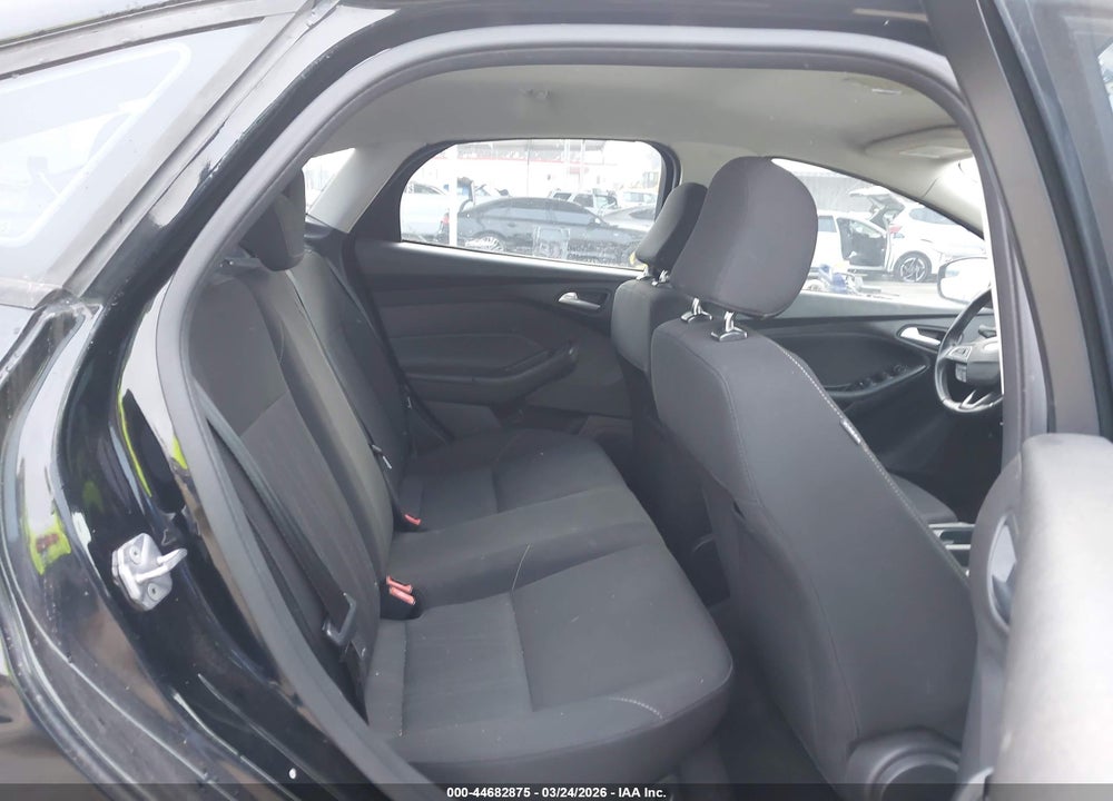 2016 FORD FOCUS SE VIN: 1FADP3F26GL227280