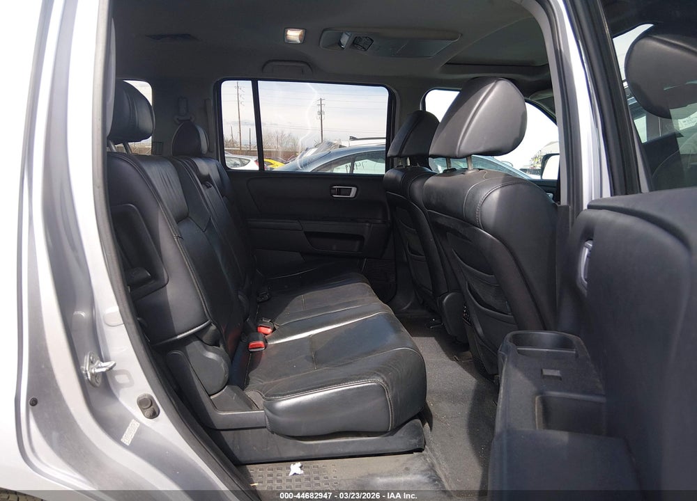 2010 HONDA PILOT EX-L VIN: 5FNYF4H67AB005149