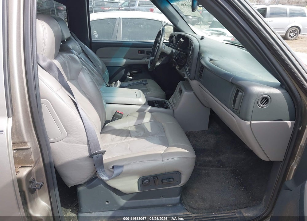 2001 CHEVROLET SUBURBAN 1500 LT VIN: 1GNFK16T71J124877