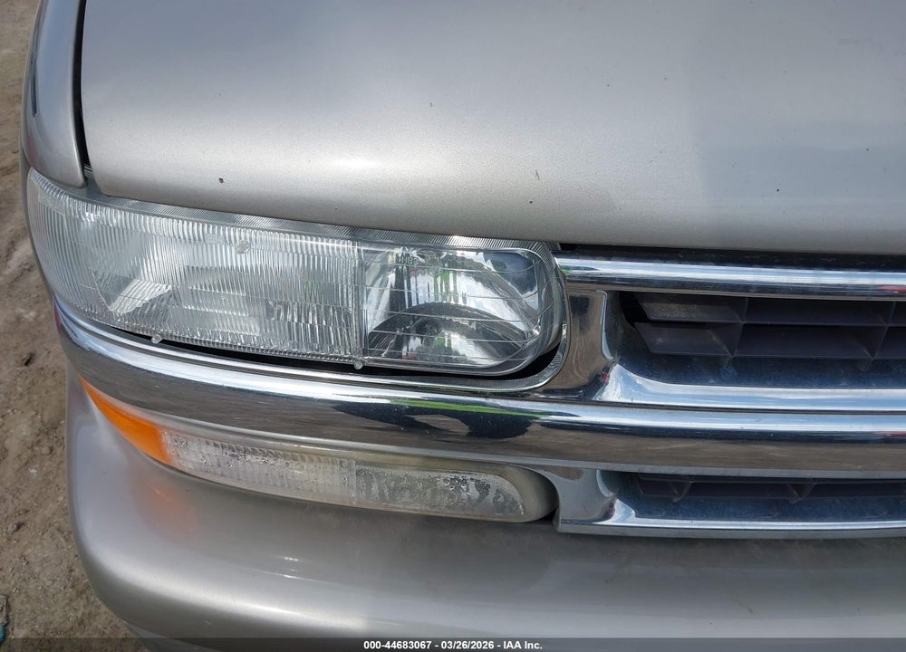2001 CHEVROLET SUBURBAN 1500 LT VIN: 1GNFK16T71J124877