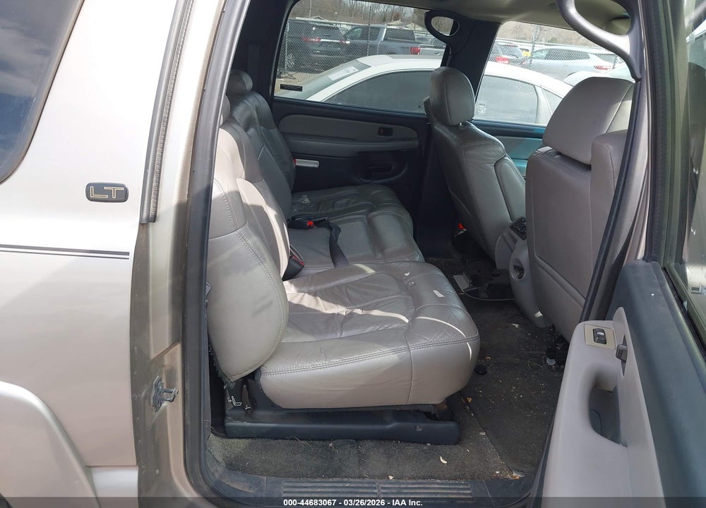 2001 CHEVROLET SUBURBAN 1500 LT VIN: 1GNFK16T71J124877