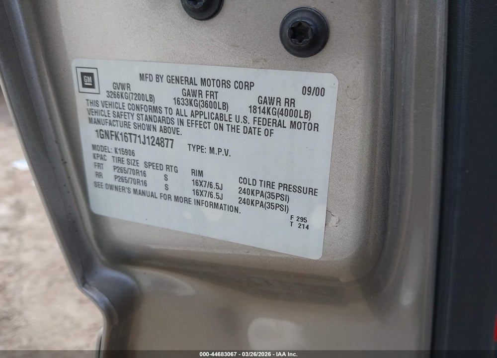 2001 CHEVROLET SUBURBAN 1500 LT VIN: 1GNFK16T71J124877