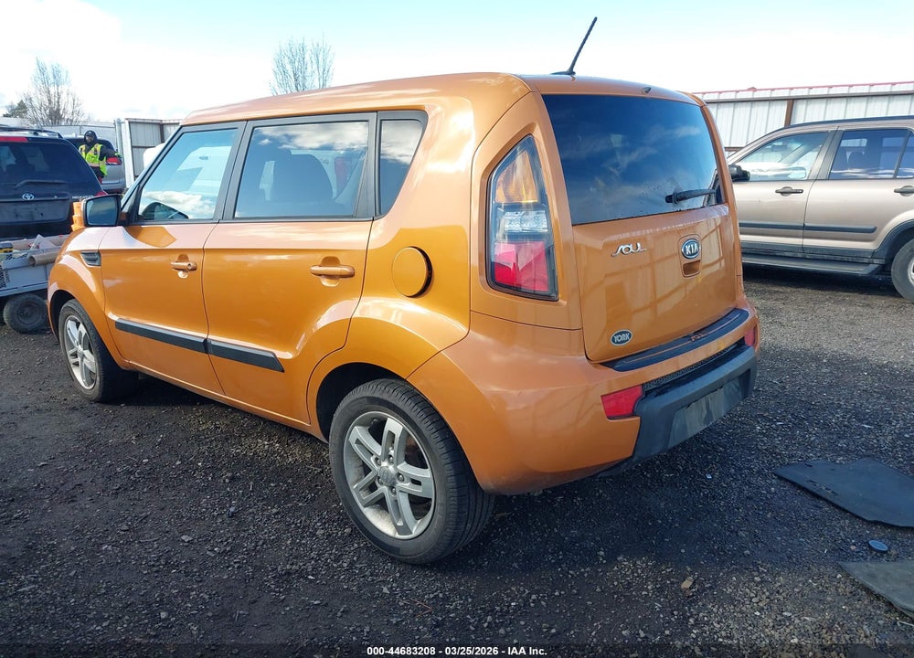2011 KIA SOUL + VIN: KNDJT2A29B7309743