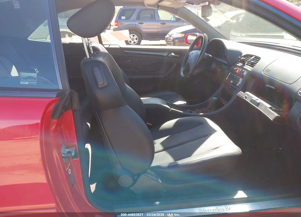 2000 MERCEDES-BENZ CLK 320 VIN: WDBLK65G3YT039819