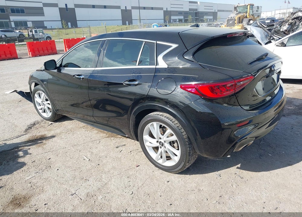 2018 INFINITI QX30 LUXURY VIN: SJKCH5CP5JA049537