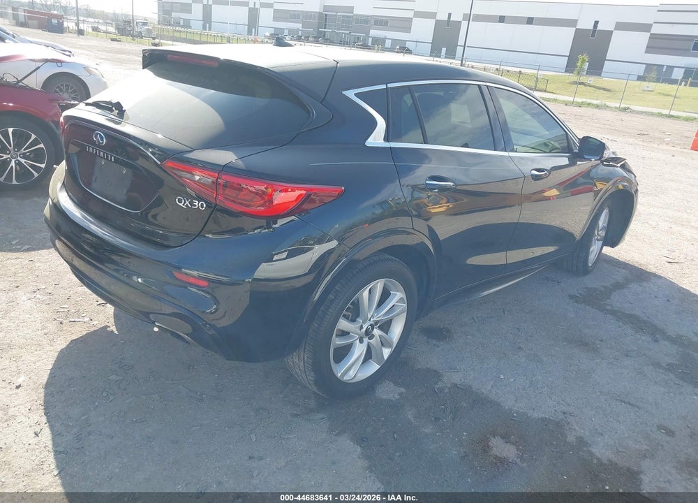 2018 INFINITI QX30 LUXURY VIN: SJKCH5CP5JA049537