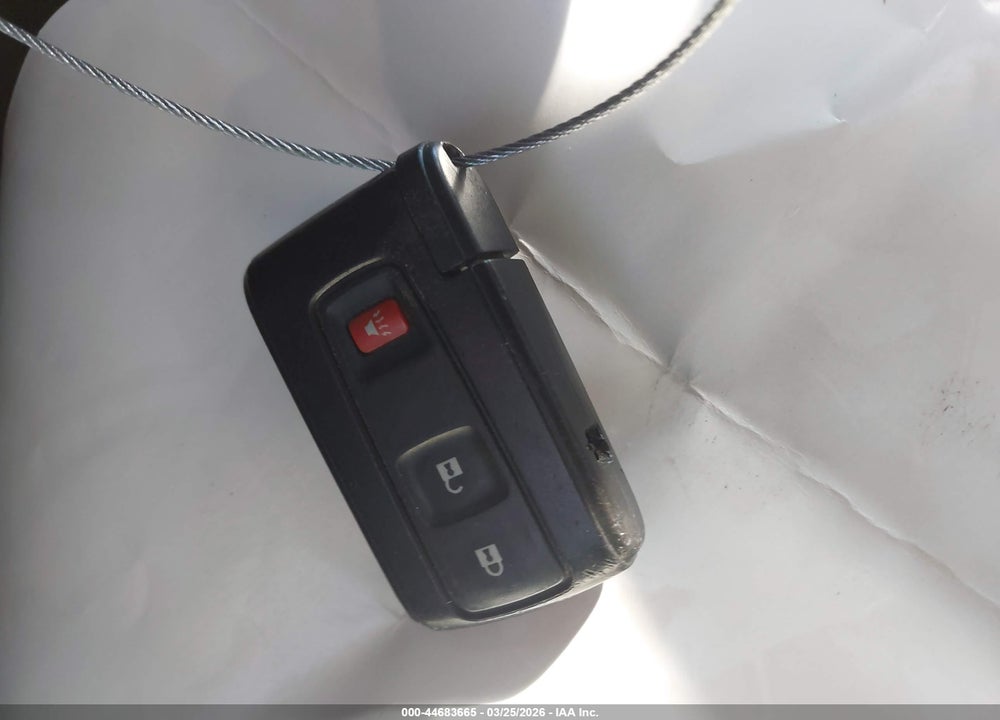 2005 TOYOTA PRIUS VIN: JTDKB20U653086597