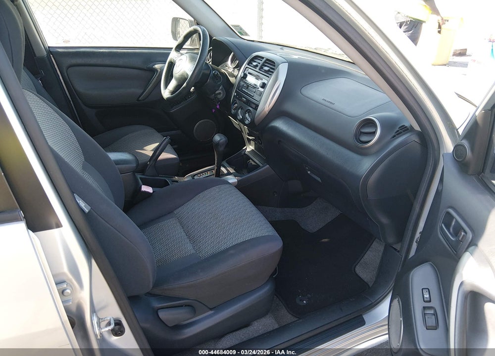 2005 TOYOTA RAV4 VIN: JTEGD20V056001305