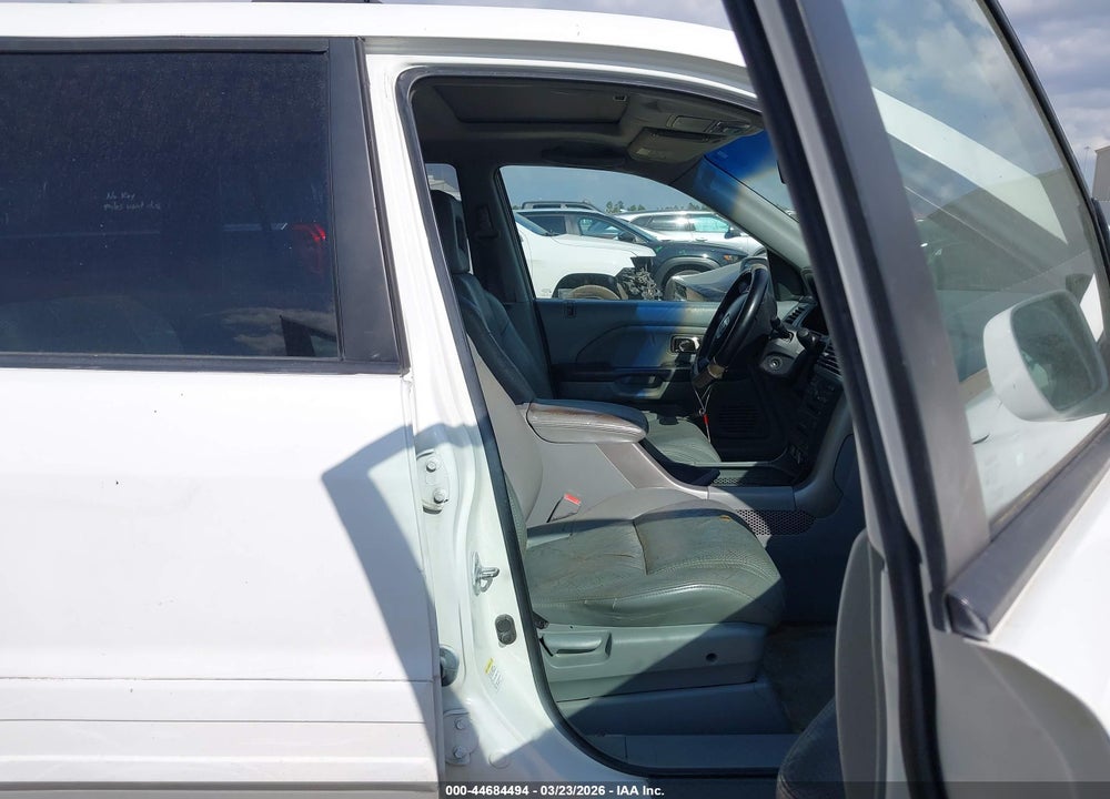 2005 HONDA PILOT EX-L VIN: 5FNYF18645B054572