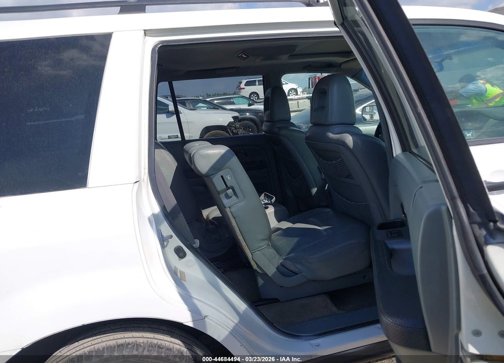 2005 HONDA PILOT EX-L VIN: 5FNYF18645B054572