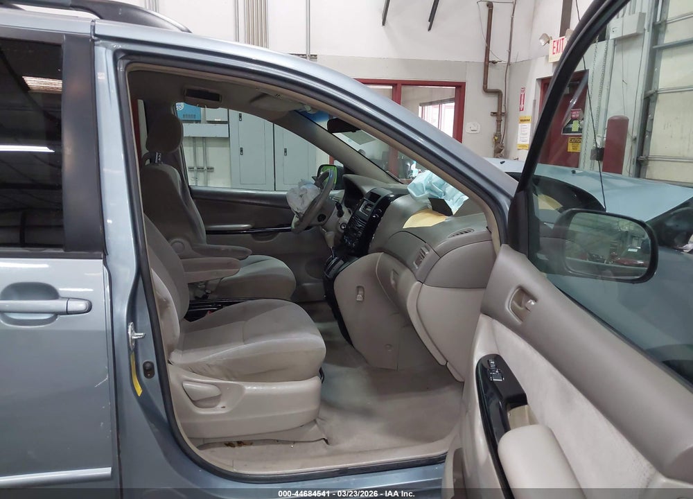 2004 TOYOTA SIENNA LE VIN: 5TDZA23C74S111525