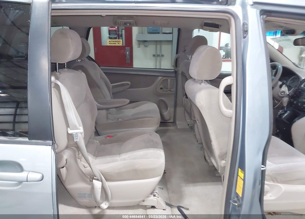 2004 TOYOTA SIENNA LE VIN: 5TDZA23C74S111525