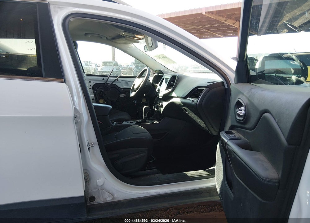 2019 JEEP CHEROKEE LATITUDE FWD VIN: 1C4PJLCB0KD479008