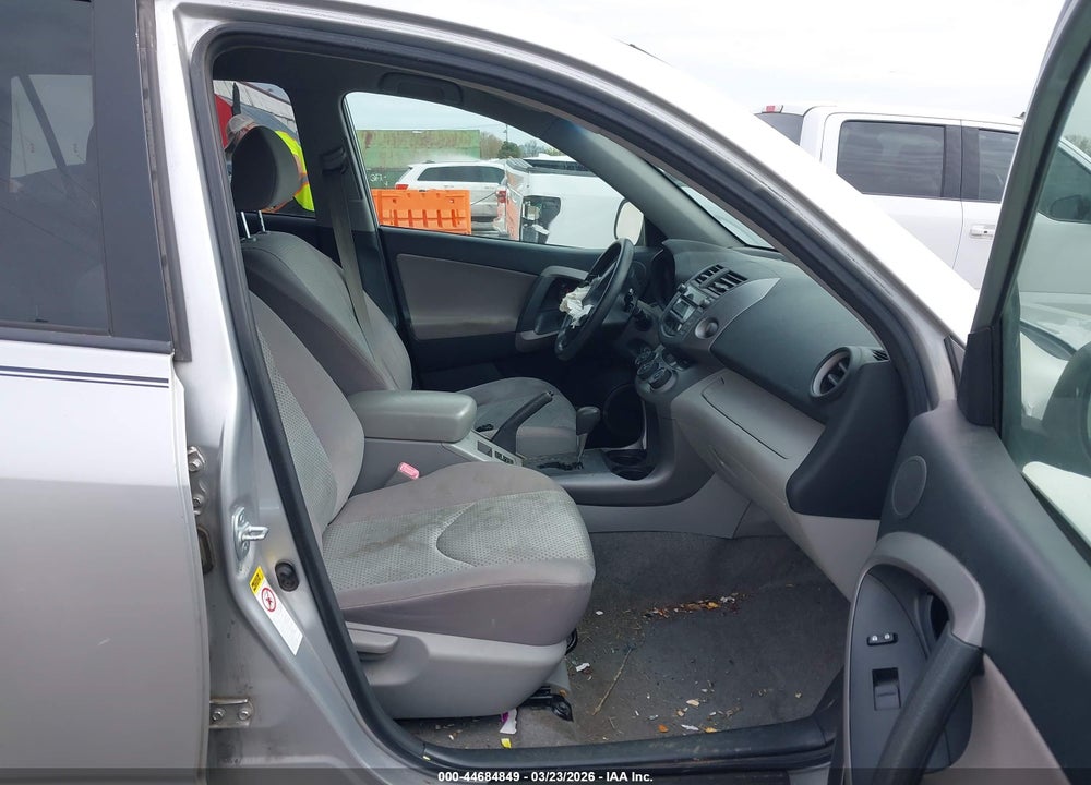 2008 TOYOTA RAV4 VIN: JTMBD33V185205721