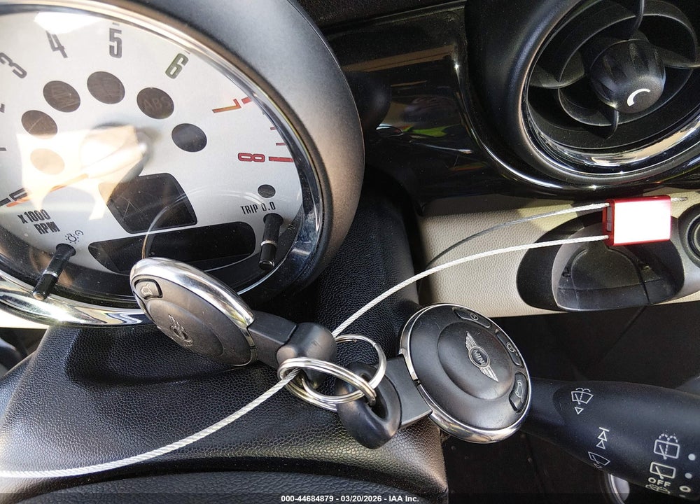 2011 MINI COOPER S CLUBMAN VIN: WMWZG3C51BTY35177