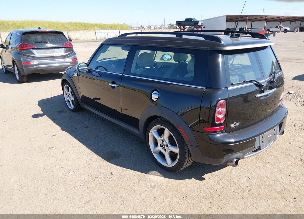 2011 MINI COOPER S CLUBMAN VIN: WMWZG3C51BTY35177