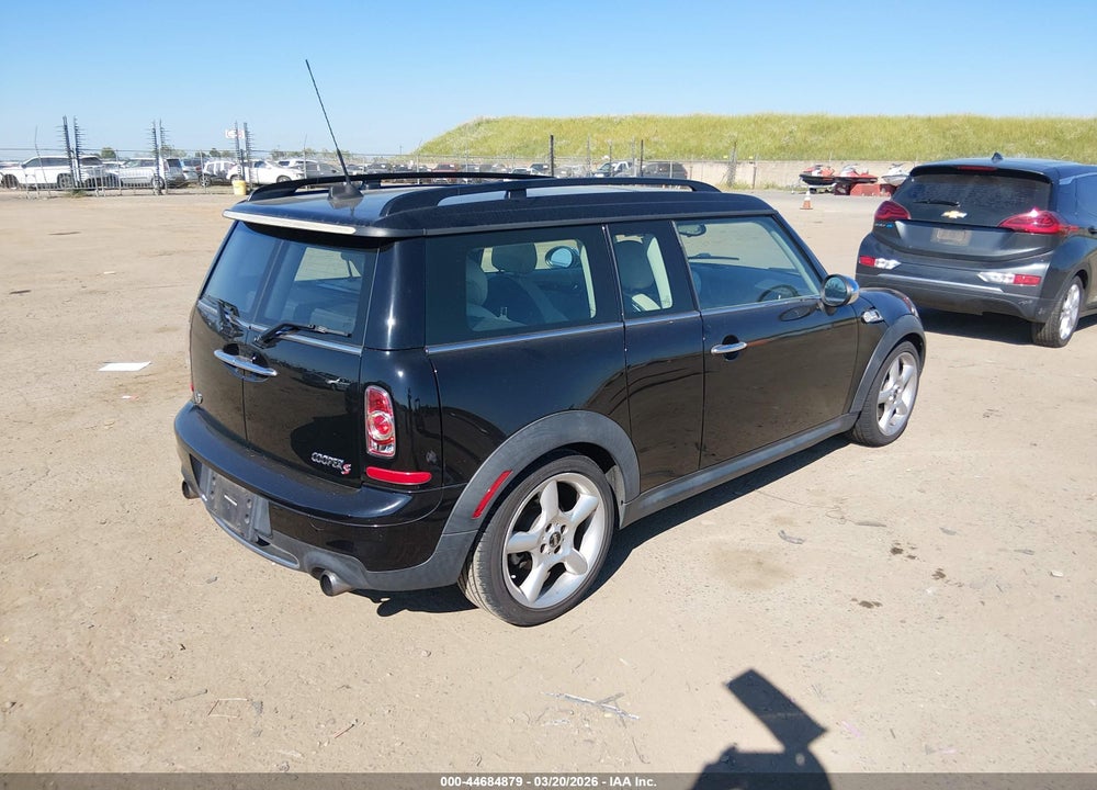 2011 MINI COOPER S CLUBMAN VIN: WMWZG3C51BTY35177