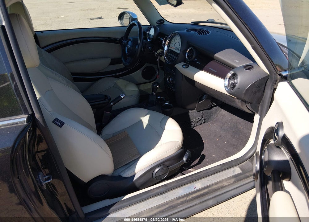 2011 MINI COOPER S CLUBMAN VIN: WMWZG3C51BTY35177
