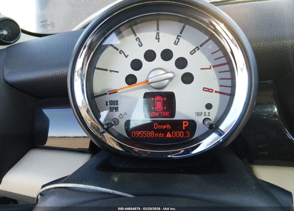 2011 MINI COOPER S CLUBMAN VIN: WMWZG3C51BTY35177