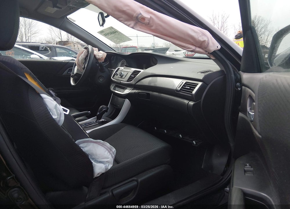 2015 HONDA ACCORD LX VIN: 1HGCR2F35FA150559