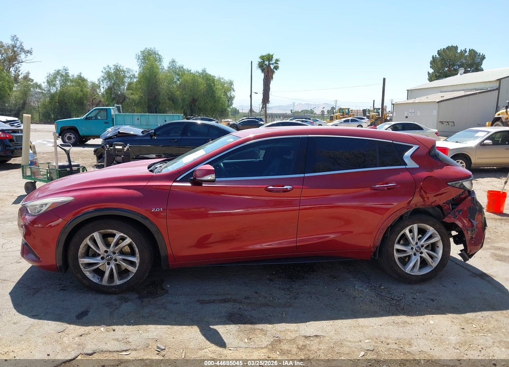 2018 INFINITI QX30 LUXURY VIN: SJKCH5CP8JA058720