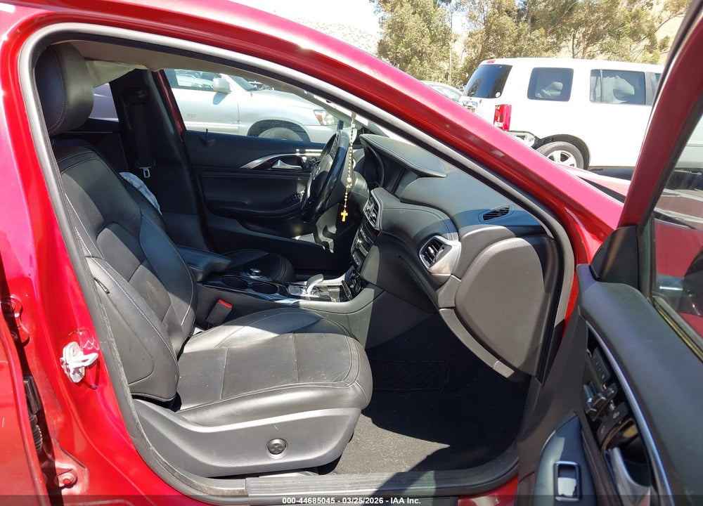 2018 INFINITI QX30 LUXURY VIN: SJKCH5CP8JA058720