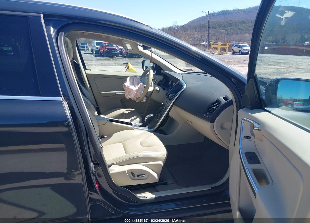 2013 VOLVO XC60 T6 VIN: YV4902DZ7D2439263