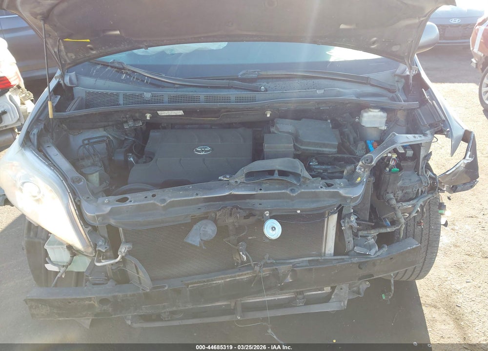 2012 TOYOTA SIENNA XLE V6 8 PASSENGER VIN: 5TDYK3DC6CS202958