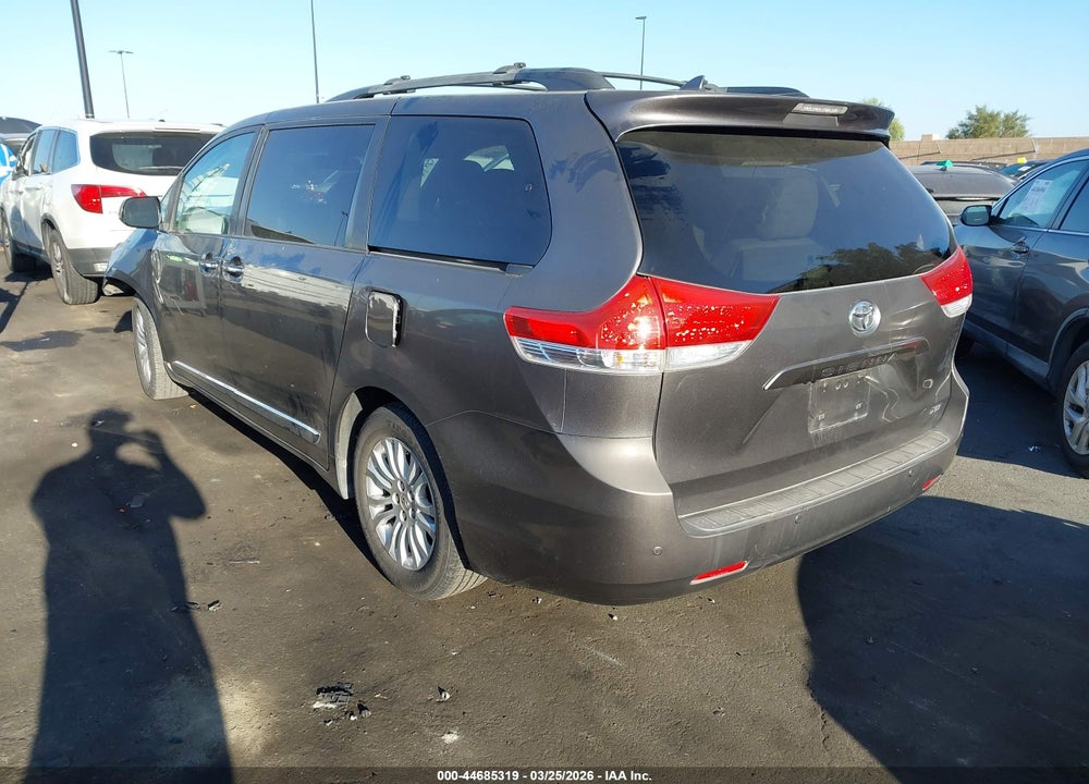 2012 TOYOTA SIENNA XLE V6 8 PASSENGER VIN: 5TDYK3DC6CS202958
