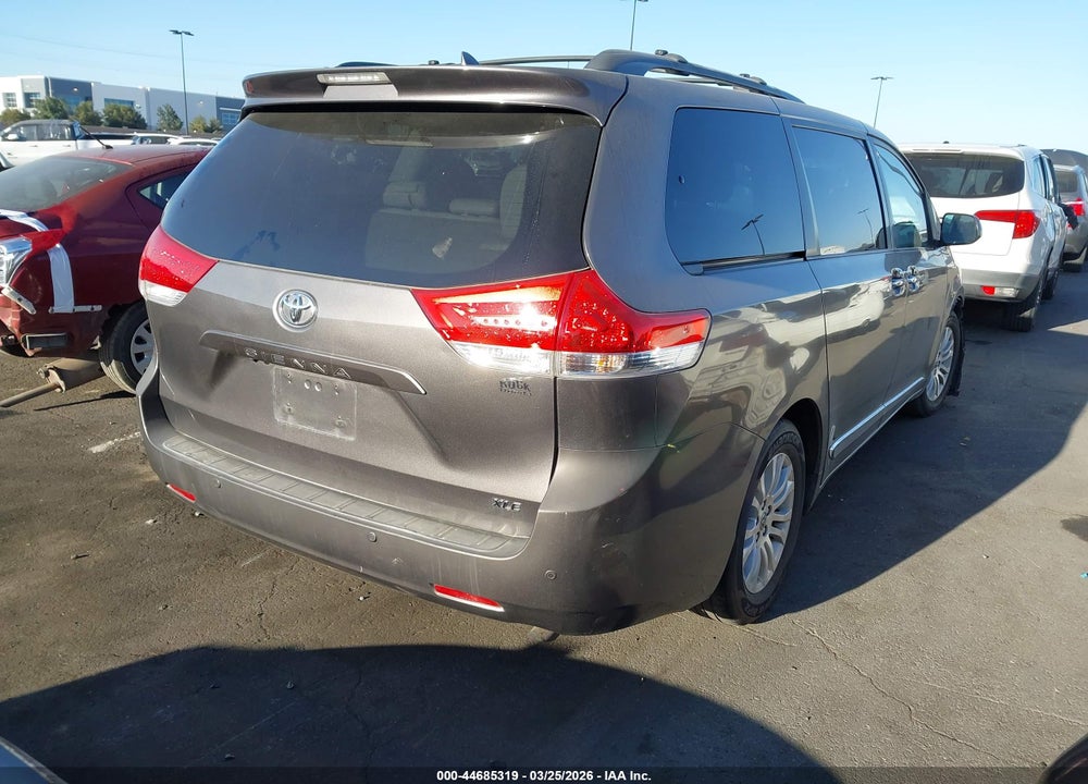 2012 TOYOTA SIENNA XLE V6 8 PASSENGER VIN: 5TDYK3DC6CS202958
