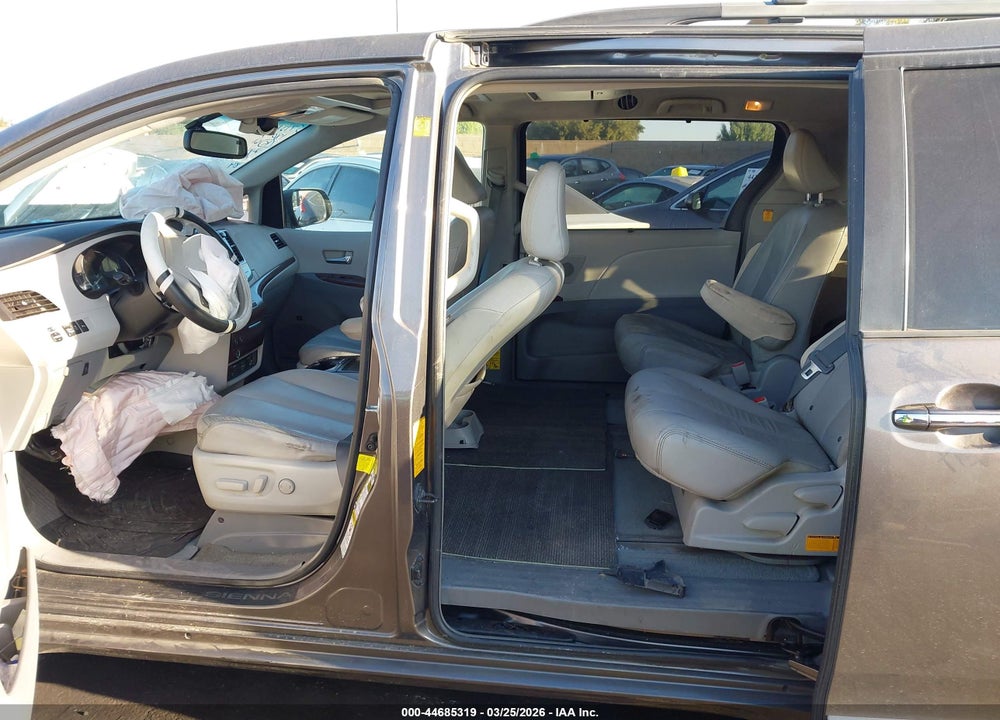2012 TOYOTA SIENNA XLE V6 8 PASSENGER VIN: 5TDYK3DC6CS202958