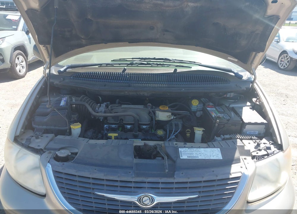 2002 CHRYSLER TOWN & COUNTRY LX VIN: 2C4GP44392R748227