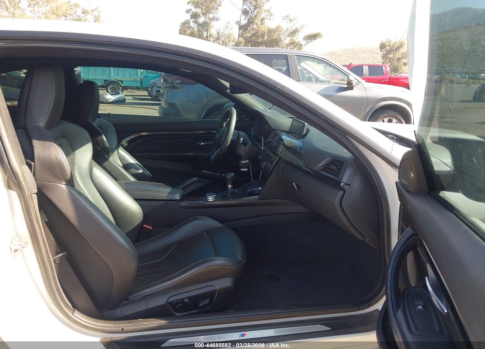 2015 BMW M4 VIN: WBS3R9C51FK334946