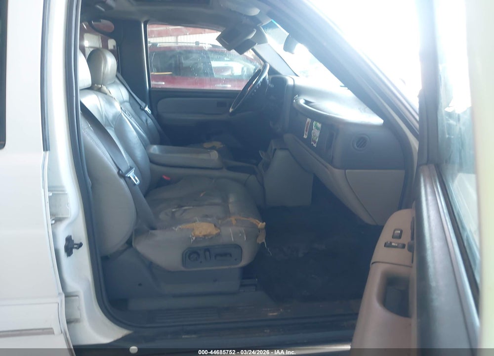 2002 CHEVROLET SUBURBAN 1500 LT VIN: 1GNFK16T82J229574