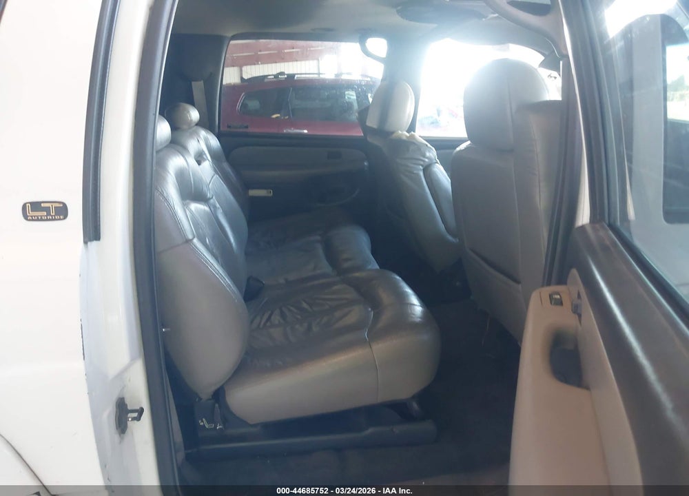2002 CHEVROLET SUBURBAN 1500 LT VIN: 1GNFK16T82J229574