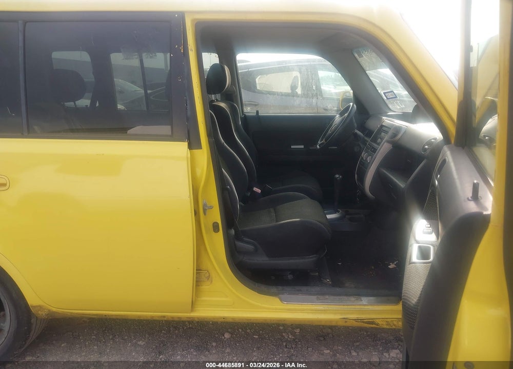 2005 SCION XB VIN: JTLKT324454014490