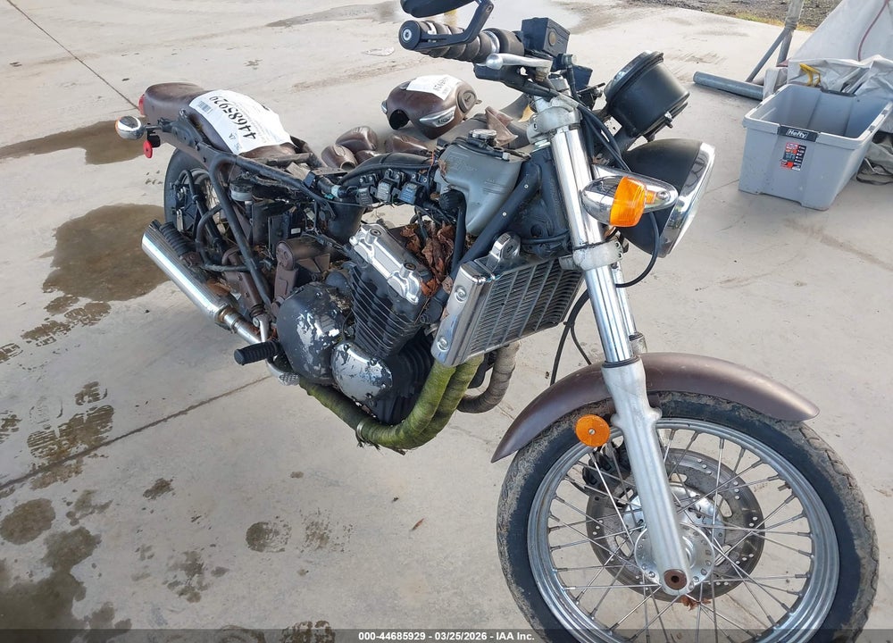 2001 TRIUMPH MOTORCYCLE ADVENTURER C VIN: SMT394DJ31J120286